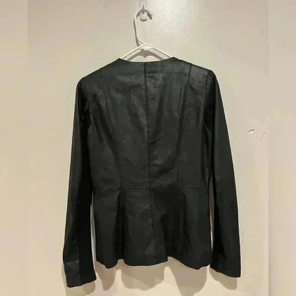 VEDA
Women's Max Classic Smooth Jacket Black Plain Pattern - Picture 4 of 14